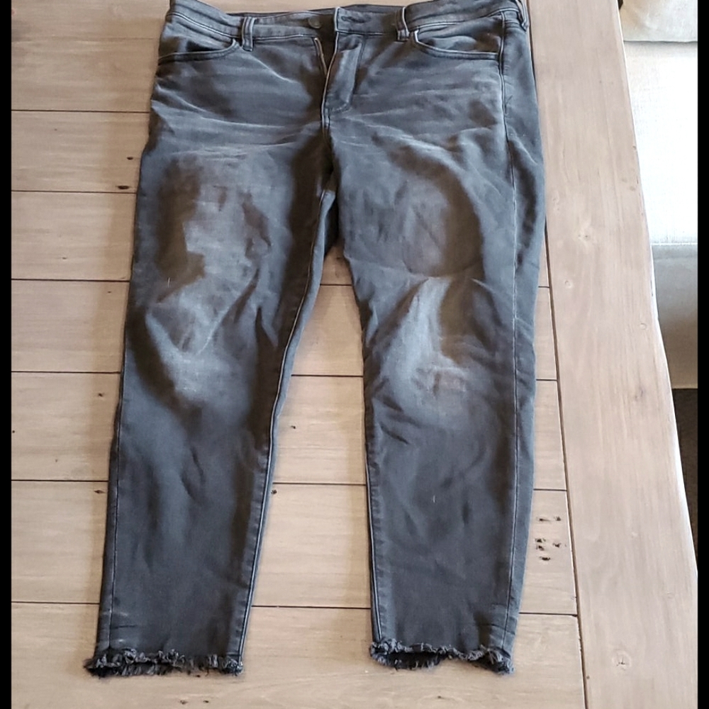 American Eagle Faded Black Jegging Crop 14s